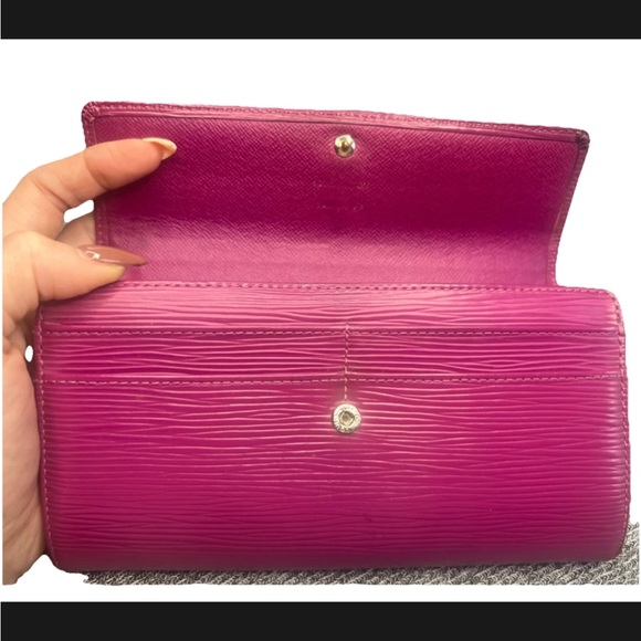 Louis Vuitton Pink Epi Leather Chain Wallet - Picture 11 of 15